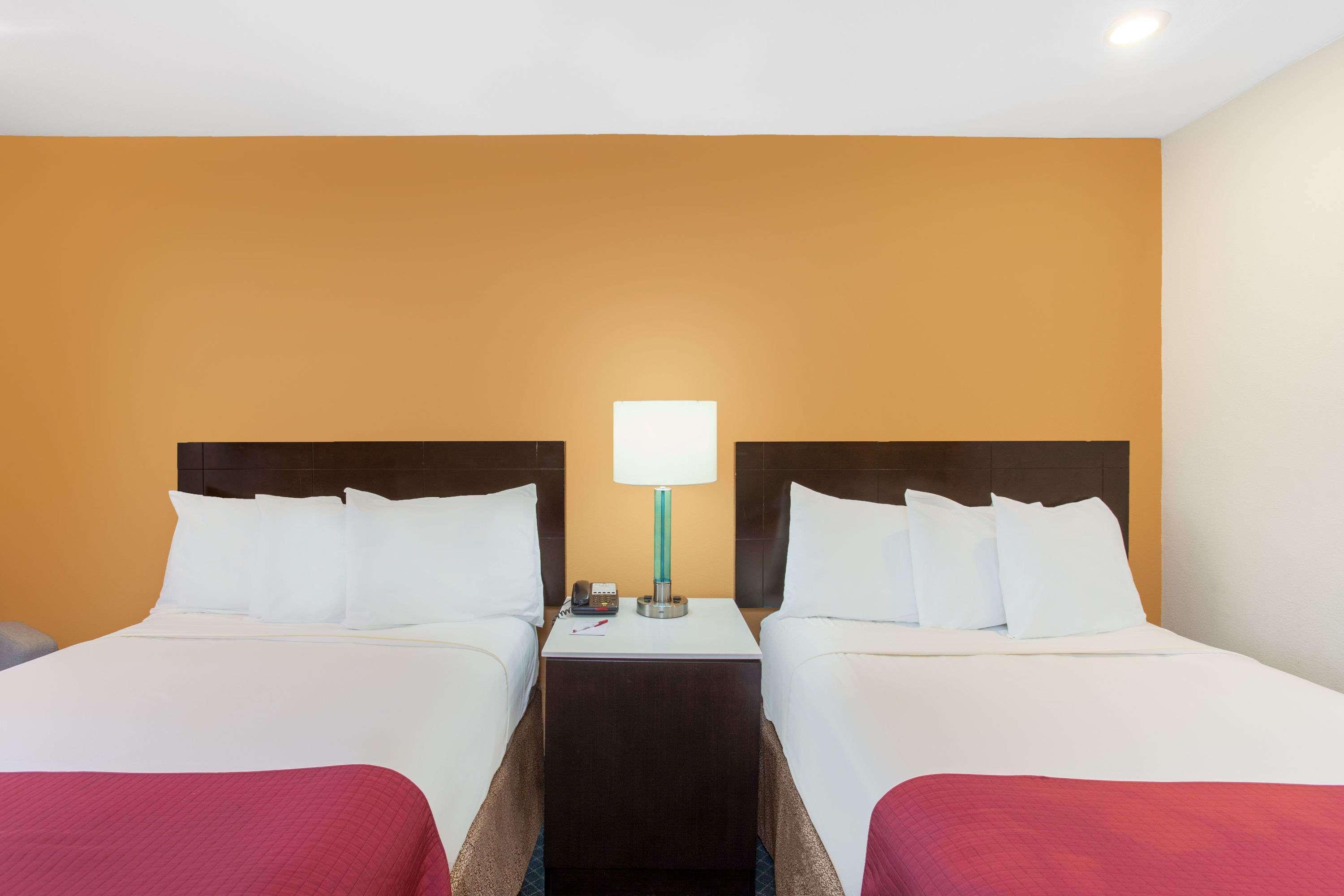 Ramada By Wyndham Culver City Los Angeles Buitenkant foto