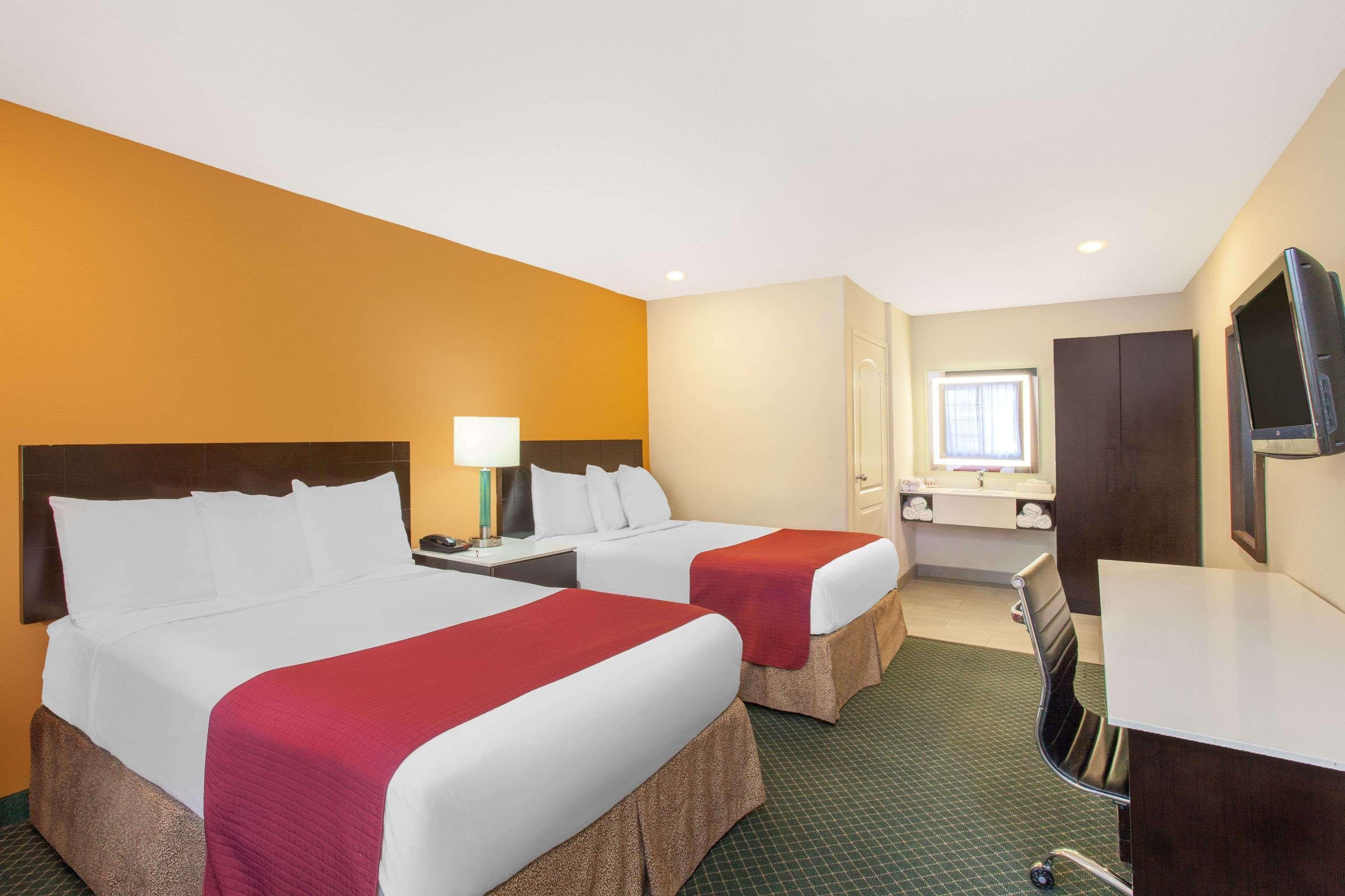 Ramada By Wyndham Culver City Los Angeles Buitenkant foto