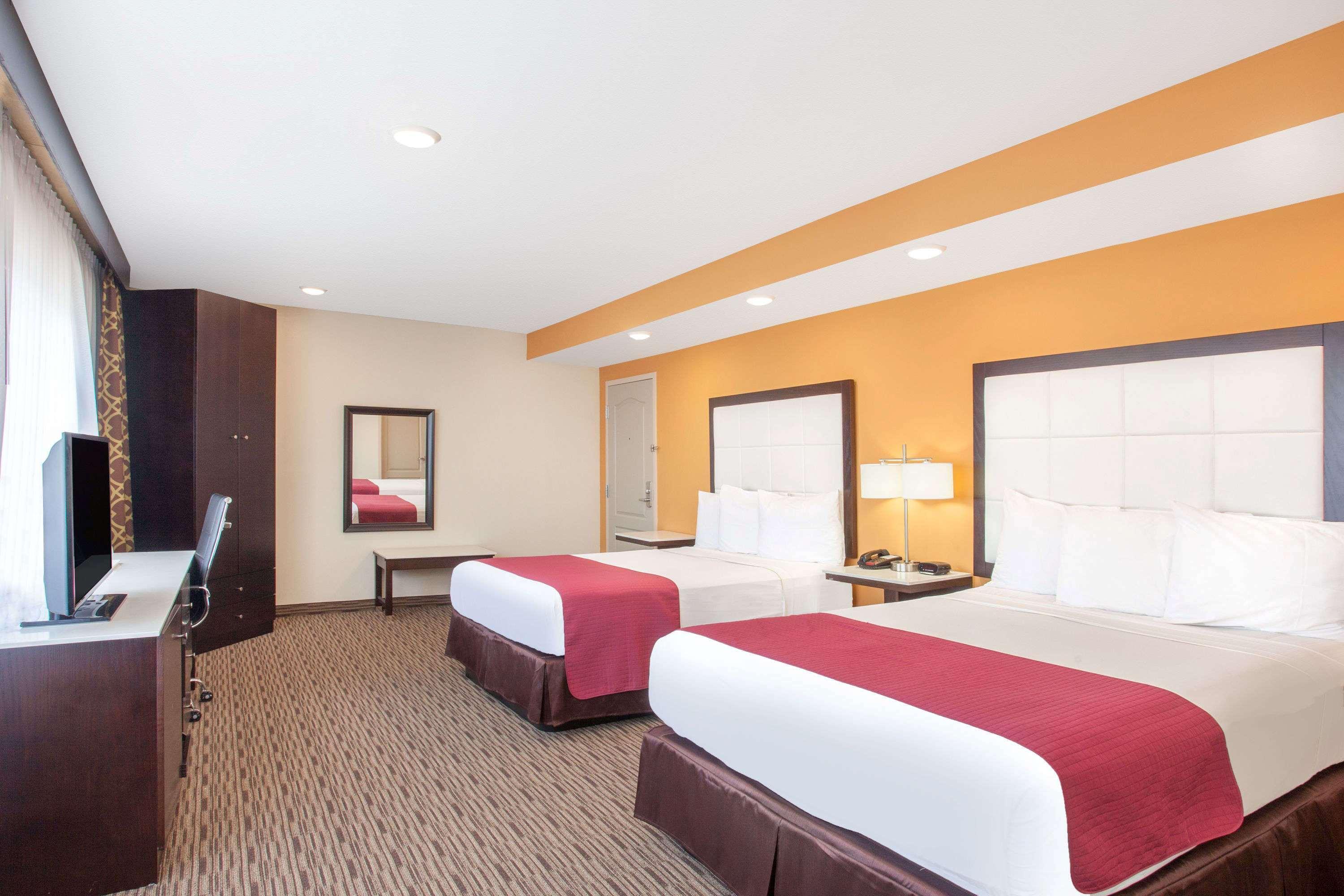 Ramada By Wyndham Culver City Los Angeles Buitenkant foto