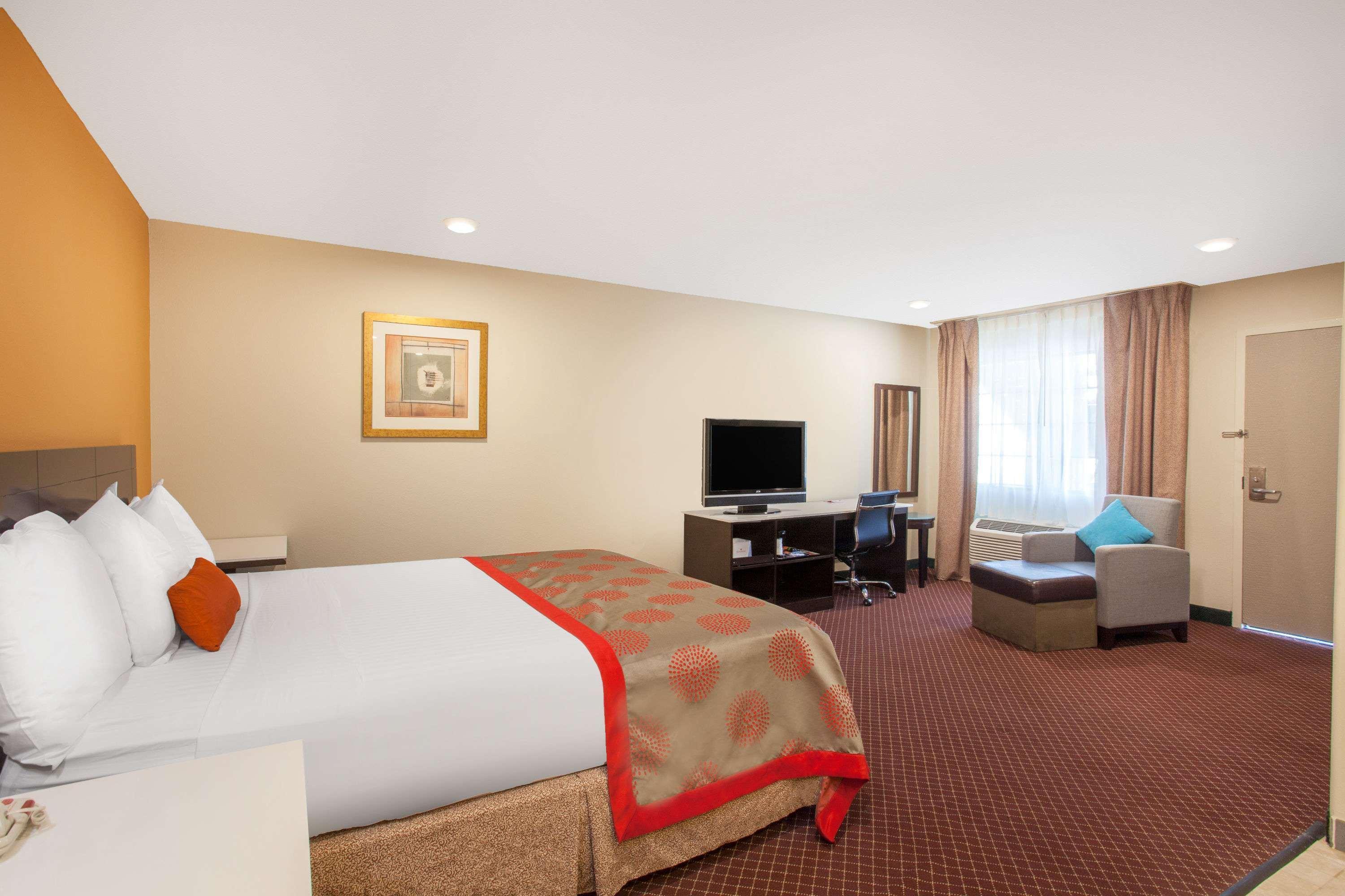 Ramada By Wyndham Culver City Los Angeles Buitenkant foto